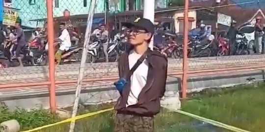 Video Viral Seorang Pria Diikat di Lapangan Mengaku Bawa Bom, Ancam akan Ledakan Bank