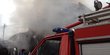 Kebakaran Rumah di Depan Stasiun Kebayoran Lama, 27 Damkar Dikerahkan Padamkan Api