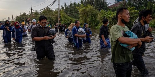 Penyebab Banjir Rob Pantura, Faktor Alam atau Manusia?  merdeka.com