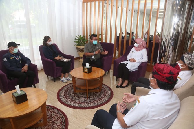 kepala bbtklpp surabaya rosidi roslan bertemu bupati banyuwangi ipuk fiestiandani