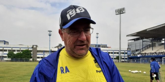 Termasuk Pemain Akademi Persib, Robert Alberts Boyong Semua Pasukannya Ikut TC ke Batam