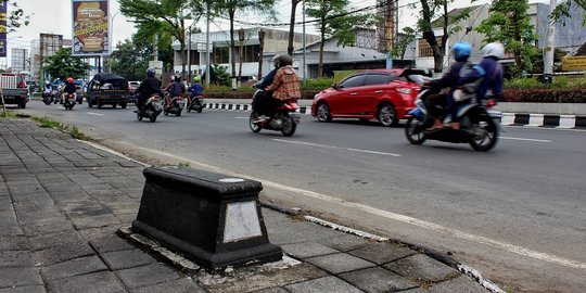 Ada Makam di Tengah Trotoar di Jalanan Kota Sukoharjo, Ini Asal-usulnya