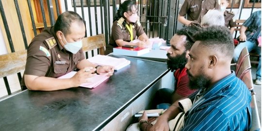 5 Tersangka Pengeroyok Anggota Polri di Jayapura Diserahkan ke Jaksa
