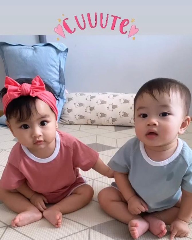 syahnaz bersama anak kembar