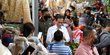 Bernostalgia di Pasar Gede, Jokowi Bagikan Bantuan Modal Usaha