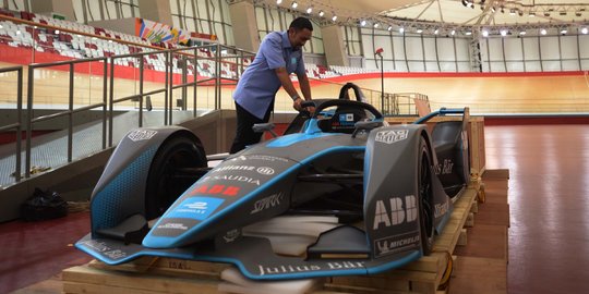 Penampakan Replika Mobil Balap Formula E Jakarta