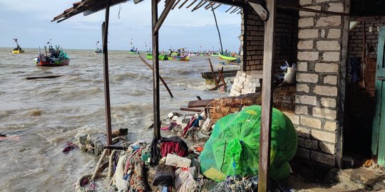 Banjir Rob dan Gelombang Pasang Meluas hingga Sepanjang Pantura Jateng