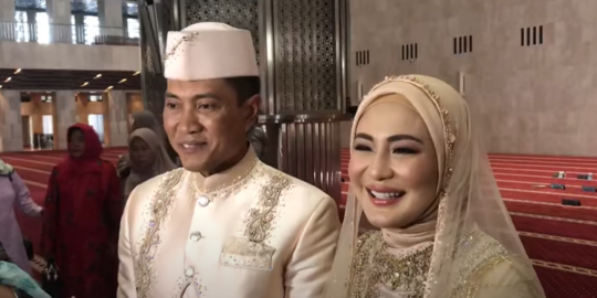 Serasi, Ini Potret Pernikahan Julian Moechtar dengan Letkol Inf Nur Wahyudi