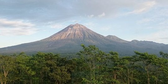 Gunung Semeru Terus Erupsi, Warga Diminta Waspada