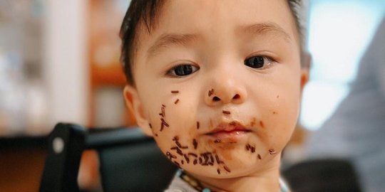 Ganteng dan Menggemaskan, Ini 5 Potret Terbaru Baby Dante Anak Kedua Chelsea Olivia