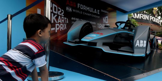 Replika Mobil Formula E Dipamerkan di Bundaran HI