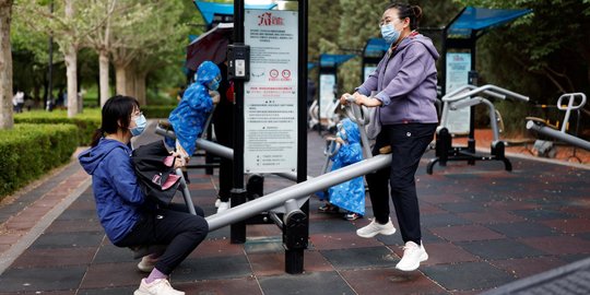 China Buka Taman Hiburan Usai Longgarkan Pembatasan Covid-19