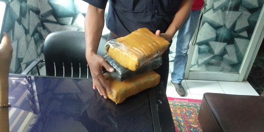 Warga Bogor Temukan Tiga Paket Ganja di Pinggir Jalan