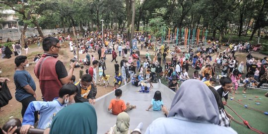 Pengunjung Tebet Eco Park Membeludak