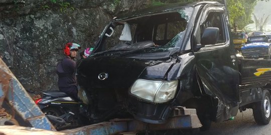 Mobil Pikap Terjun ke Laut, Tiga Penumpang Ditemukan Tewas