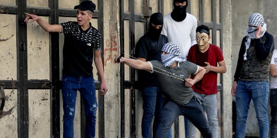 Kembali Bentrok, Warga Palestina Lawan Pasukan Israel dengan Ketapel