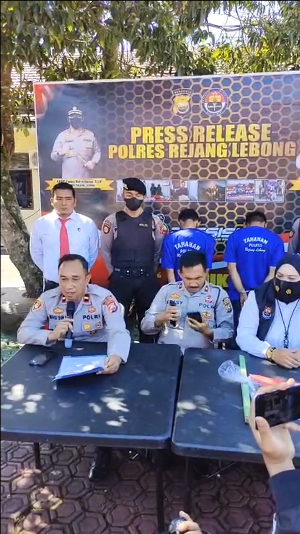 maling beras buat status di media sosial tantang polisi minta ditangkap