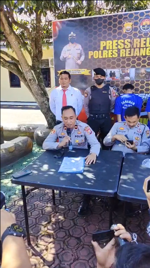 maling beras buat status di media sosial tantang polisi minta ditangkap