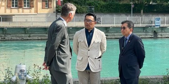 Foto: Tabahnya Ridwan Kamil Ikut Mencari Anaknya yang Hilang di Sungai Aare