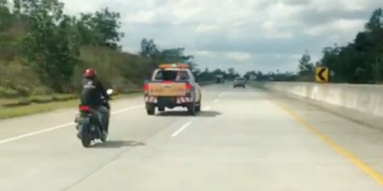 Viral Terobos Jalan Tol di Kaltim, Pemotor Ini Ternyata Buronan Polisi Kalbar