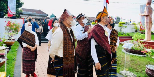 Kunjungan Hari Ketiga di NTT, Presiden Jokowi Tinjau Pabrik Shorgum & Bagikan Bansos