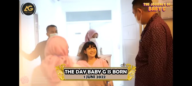 lahirkan anak laki laki intip momen persalinan istri gilang dirga yang penuh haru