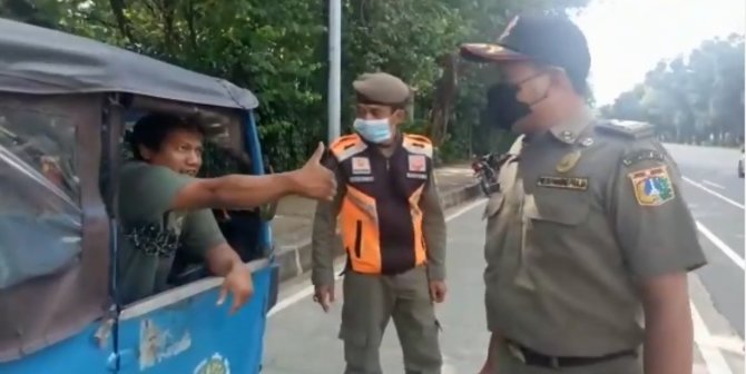 Tak Biasa, Cara Satpol PP Peringatkan Sopir yang Parkir Sembarangan Ini Jadi Sorotan