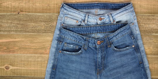 Cegah Warna Celana Jeans Kesayangan Memudar, Ini 3 Cara yang Bisa Dilakukan