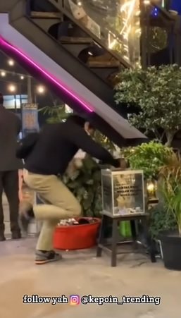 video viral pria ini joget di cafe bukan nyawer ke biduan malah ke kotak amal
