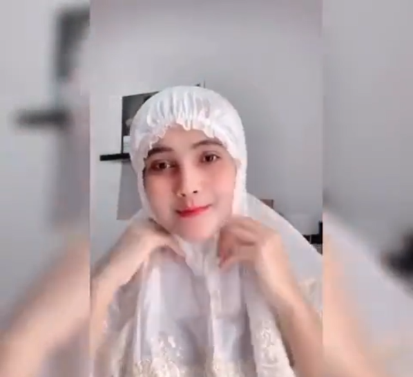 tampil beda intip potret dafina jamasir pemain kisah nyata dalam balutan hijab