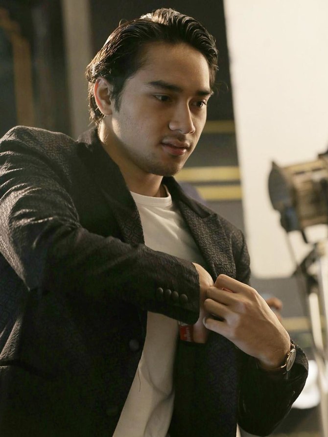 gabung di love story the series ini potret kece achmad megantara