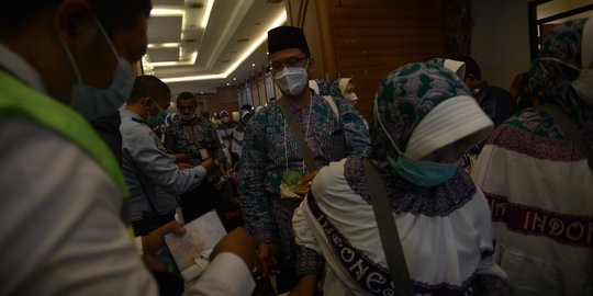 389 Jemaah Haji Kloter Pertama Diberangkatkan ke Tanah Suci