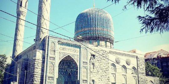 Masjid di Rusia Berisi Kaligrafi Ayat Kursi, Dibawa Mega Ukiran dari Jepara