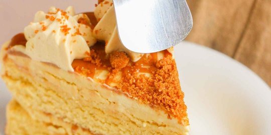 Tenangkan Diri Selepas Kerja di Malam Hari Sembari Menyantap Lezatnya Lotus Cake