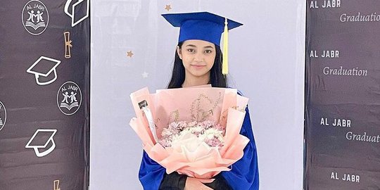 5 Momen Wisuda SMP Sydney Anak Cut Tary, Kehadiran Mantan Suami Curi Perhatian