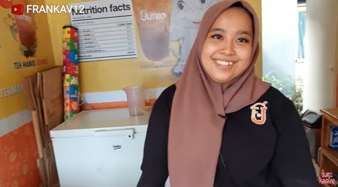 cuma jualan es teh manis wanita muda ini raup omzet rp2 jutahari