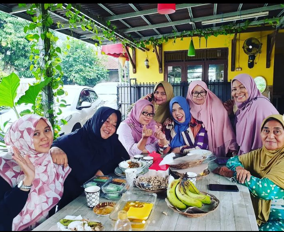kini buka warung intip potret terbaru rohimah usai cerai dari pria turki
