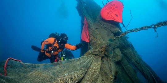 Pengangkatan 'Jaring Hantu' dari Dasar Laut Yunani