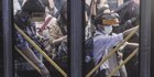 Aksi Pencopet Todongkan Sajam di dalam Bus Transjakarta, Bikin Panik Penumpang