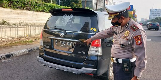 908 Pengendara Langgar Uji Coba 13 Ruas Jalan Ganjil Genap Jakarta, Disanksi Teguran