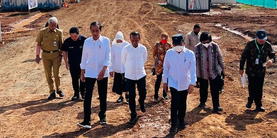 Jokowi Pastikan Proyek Investasi Industri Baterai Listrik Tak Jawa Sentris