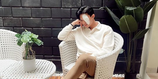 Potret Rey Mbayang dengan Mata Diperban, Bicara Soal Nikmat yang Dicabut