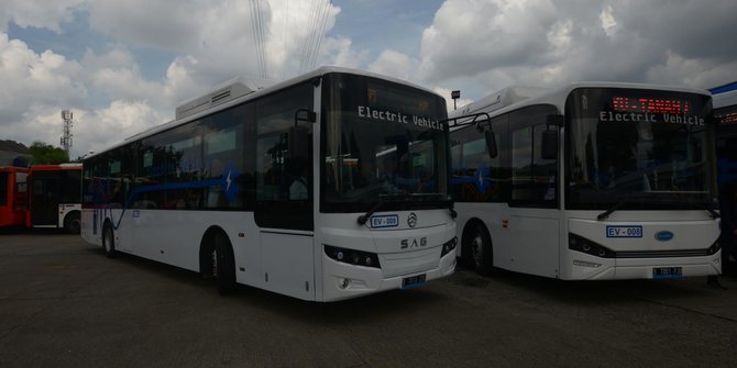 TransJakarta Targetkan 10 Ribu Bus Listrik Mengaspal Di Jakarta Pada ...