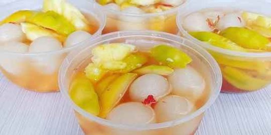 Tak Hanya Menyegarkan, Asinan Buah di Jakarta Ini Lezatnya Menggoda