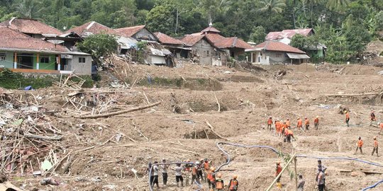 Pembangunan Rumah Korban Longsor di Bogor, Ada yang Berlokasi Sekitar Bekas Bencana