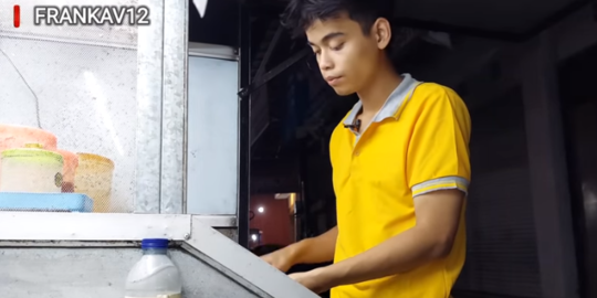 Hilangkan Gengsi, Pria Muda Ini Sukses Jualan Seafood Omzet Capai Rp3 Juta/Hari