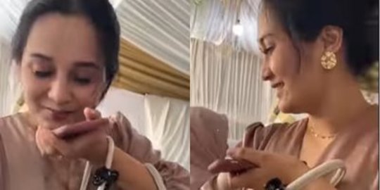 Wanita Ini Ingin Cepat Nikah Sampai Mengambil Bunga Melati Pengantin Pria