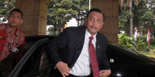 Menko Luhut: Investasi Tesla di Thailand Hanya untuk Showroom Mobil