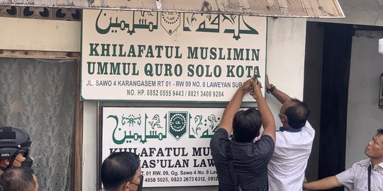 Polresta Surakarta Turunkan Papan Nama Khilafatul Muslimin