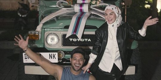 4 Momen Perayaan Ulang Tahun Ammar Zoni, Dapat Kado Mobil Klasik